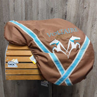 17.5" M *5" Voltaire Palm Beach Close Contact, Pr Voltaire Stirrup Leathers, 2 Billet Guards, 2 D Ring Attachments, Brown Voltaire Cover, Foam Panels, Med Front & Back Blocks, Pro Panels, Flaps: 14.5"L x 14"W Serial #: 0992 22 17.5 3AA M/M Pro B15
