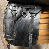 18" *adj - Blue - M/W Gullet in Dressage Saddle, Burg K&M Fleece Cover, Wool Flocking, Front & Back Gusset Panels, Lg Front Exterior Blocks, Flaps: 16.5"L x 9"W Serial #: 33040
