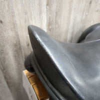 17.5 Adj *set XW DK Freedom Monoflap Dressage Saddle, 2 Front Velcro Blocks, Air Panels, Rear Gusset Panels, Flaps 16"L x 12.5"W Serial #: 0221 175 2542