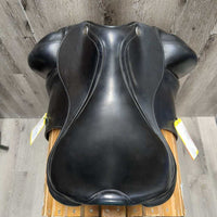 17" MW *5.25" Prestige X Helen K Monoflap Dressage Saddle, Navy Prestige Cover, XLg External Front Blocks, Synthetic Wool Flocking, Flaps: 16.25"L x 9.75"W Serial #: 17 34 07790220 *adjusted to 33cm 2021