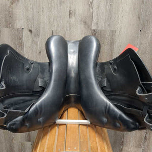 17" MW *5.25" Prestige X Helen K Monoflap Dressage Saddle, Navy Prestige Cover, XLg External Front Blocks, Synthetic Wool Flocking, Flaps: 16.25"L x 9.75"W Serial #: 17 34 07790220 *adjusted to 33cm 2021