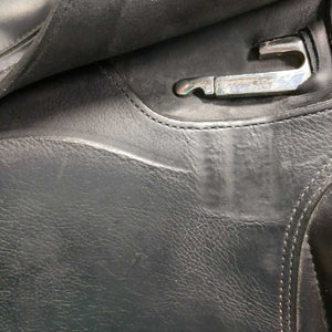 17" MW *5.25" Prestige X Helen K Monoflap Dressage Saddle, Navy Prestige Cover, XLg External Front Blocks, Synthetic Wool Flocking, Flaps: 16.25"L x 9.75"W Serial #: 17 34 07790220 *adjusted to 33cm 2021