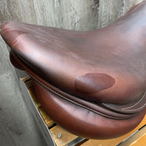 17 MW *5" Antares Monoflap Saddle, CWD Red Cover, Calfskin, Foam Panels, Flaps: 13"w x 12"l Serial # CT 2A 13 L 170033 RAC+10 RAR +15