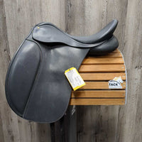 17.5" Black - Med Gullet in Wintec Synthetic Dressage Saddle, 2 Front Velcro Blocks, CAIR Panels, Front & Rear Gusset Panels, Flaps: 17"L x 12" W Serial #: 347173
