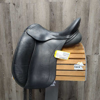 18" *adj MW *5.5" Schleese Heike Kemmer Dressage Saddle, 2 Lg Front Velcro Blocks, Navy Schleese Cover, Wool Flocking, Rear Gusset Panels, Cut out Shoulder Panels, Flaps: 17.5"L x 12"W Serial #: 3-HW-SR 3-17.5 10095S0211
