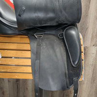 18" Adj *Blue/M-W Gullet In Kent & Masters S-Series, Dressage Saddle, Lg Front Velcro Blocks, Front & Rear Gusset Panels, Wool Flocking, Flaps: 17.75"L x 12.5"W Serial #: 51907 MDM 18
