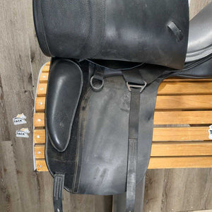 18" Adj *Blue/M-W Gullet In Kent & Masters S-Series, Dressage Saddle, Lg Front Velcro Blocks, Front & Rear Gusset Panels, Wool Flocking, Flaps: 17.75"L x 12.5"W Serial #: 51907 MDM 18