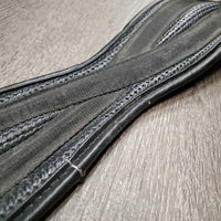 Neoprene Dressage Girth, 2x els *fair, dirt - residue, edges: cracked, chips & holey, unstitched keeper, curled/folded
