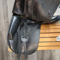 18.5" MW *5.5 Loxley Bliss Dressage Saddle, Grey Cotton Loxley Cover, Front & Back Gusset Panels, Wool Flocking, Lg Front Blocks, Flaps: 17"L x 14" W Serial #:14382L 185T
