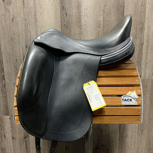 17.5" Adj *Red/Wide In Patrick Altair Dressage Saddle, 2 XL Front Velcro Blocks, Red Fleece Patrick Cover, Wool Flocking, Front & Back Gusset Blocks, Flaps: 16.5"L x 13"W Serial #: 17.5"