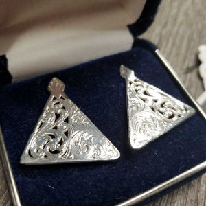 Pr Engraved Silver Earrings, velvet box *xc, mnr dusty box