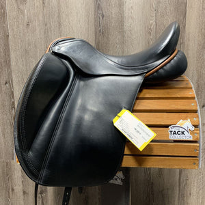 17" XW *6" Sankey Monoflap Dressage, Black Sankey Cover, XLg Long Front Blocks, Wool Flocking, Front & Rear Gusset Panels, Flaps: 16.5"L x 12"W Serial #: 17T 138915