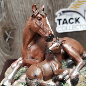 Mare and Foal Lid, Wood Box *gc/fair, peeling paint edges