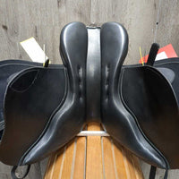 17" MW *5" Fouganza Close Contact, Pr Stirrup Leathers, 2 Billet Guards, Lg Front & Back Blocks, Foam Panels, Rear Gusset Panels, Flaps: 14.5"L x 13.5"W Serial #: 99867 82271 2721 17 1/2
