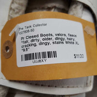 Pr Closed Boots, velcro, fleece *fair, dirty, older, dingy, hairy, cracking, dingy, stains
