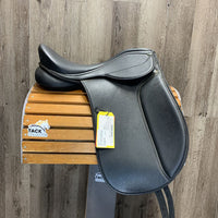 17 M-MW *5" Supra Synthetic Dressage, Navy Shedrow Nylon Cover, 2 Med-Long Front Velcro Blocks, Foam Panels, Front & Rear Gusset Panels, Flaps: 17.5"L x 11.5"W Serial #: ---
