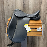 17 M-MW *5" Supra Synthetic Dressage, Navy Shedrow Nylon Cover, 2 Med-Long Front Velcro Blocks, Foam Panels, Front & Rear Gusset Panels, Flaps: 17.5"L x 11.5"W Serial #: ---
