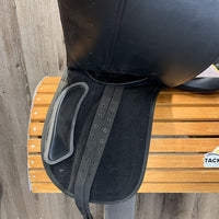 17 M-MW *5" Supra Synthetic Dressage, Navy Shedrow Nylon Cover, 2 Med-Long Front Velcro Blocks, Foam Panels, Front & Rear Gusset Panels, Flaps: 17.5"L x 11.5"W Serial #: ---
