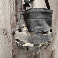 Grazing Muzzle, Halter, snap, Zipper Top Bag *gc, v.dusty & dirty, loose threads & rubs
