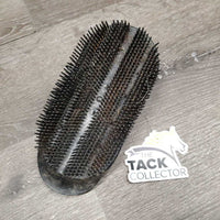 Plastic Curry Comb *gc, mnr dirt, hair, scuffs
