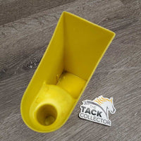 Plastic Feed Scoop *gc, clean, mnr scratches, dirt/residue & stains
