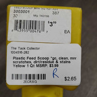 Plastic Feed Scoop *gc, clean, mnr scratches, dirt/residue & stains
