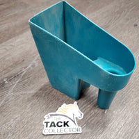 Plastic Feed Scoop *gc, dirty, faded, scrapes, residue
