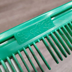 Plastic Comb *fair, broken tooth, stains, scrapes, dirt