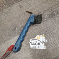 Plastic Hancle Hoof Pick with Brush *vgc, v. mnr dirt, hair, scratches, mnr bent bristles
