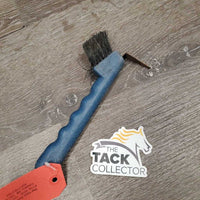 Plastic Hancle Hoof Pick with Brush *vgc, v. mnr dirt, hair, scratches, mnr bent bristles
