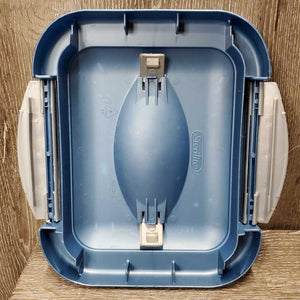 Plastic Box & Lid *gc, scratches, scrapes, stains