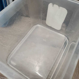 Plastic Box & Lid *gc, scratches, scrapes, stains