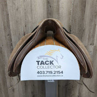 17.5" M *5" Exselle Evolution Dressage Saddle, Suede Seat & Knee Rolls, Lg - Long Exterior Front Blocks, Wool Flocking, Rear Gusset Panels, Flaps: 17"L x 13"W Serial # 0123 EX9 3 293 175
