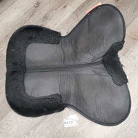 Synthetic Sheepskin Absorb Anatomic Half Pad *gc, mnr dirt, stains, hair, mnr clumpy fleece, creases
