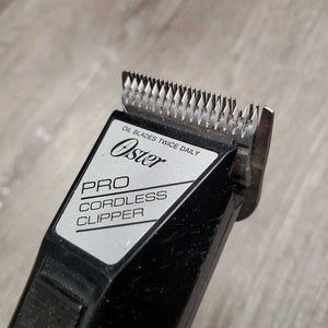 Single Speed Cordless Clippers, Blades, Cover, Charger, 5 Plastic Guards *gc, clean, broken teeth, WORKS (needs charge), older