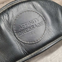 Anatomical Padded Leather Dressage Girth, 2x els *fair, dirty, dry, faded, lining: hard, dry, sharp cracks, hairy seams
