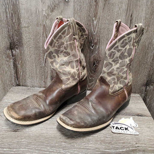 Square Toe Cowgirl Boots *gc, dirt, stains, rubs, sole wear, scratches, scuffed toes, unstitched seam PROCEEDS DONATED