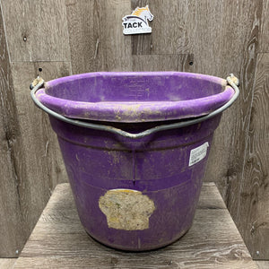 Flat Back Plastic Bucket *gc, dirty, scuffed, scratched, chewed, stuck handle