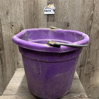 Flat Back Plastic Bucket *gc, dirty, scuffed, scratched, chewed, stuck handle
