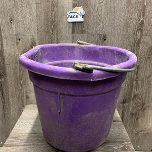 Flat Back Plastic Bucket *gc, dirty, scuffed, scratched, chewed, stuck handle