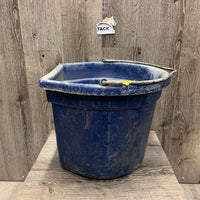 Flat Back Plastic Bucket *gc, dirty, scuffed, scratched, chewed
