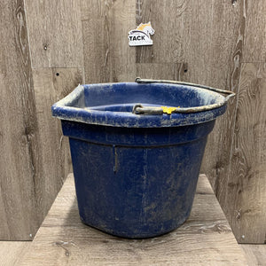 Flat Back Plastic Bucket *gc, dirty, scuffed, scratched, chewed