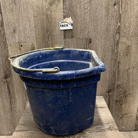 Flat Back Plastic Bucket *gc, dirty, scuffed, scratched, chewed
