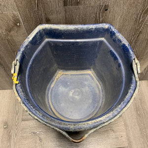 Flat Back Plastic Bucket *gc, dirty, scuffed, scratched, chewed