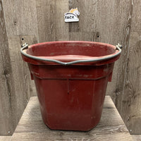 Flat Back Plastic Bucket *gc, dirty, scuffed, scratches, chews
