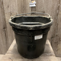 Flat Back Plastic Bucket *gc, dirty, scuffed, scratches, chews
