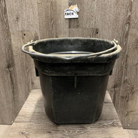 Flat Back Plastic Bucket *gc, dirty, scuffed, scratches, chews
