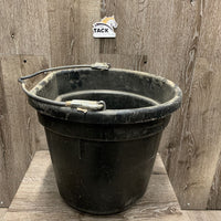 Flat Back Plastic Bucket *gc, dirty, scuffed, scratches, chews
