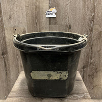 Flat Back Plastic Bucket *gc, dirty, scuffed, scratches
