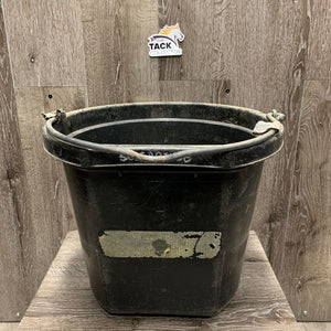 Flat Back Plastic Bucket *gc, dirty, scuffed, scratches